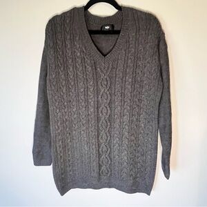 Mossimo Supply Co. Gray V-Neck Cable Sweater